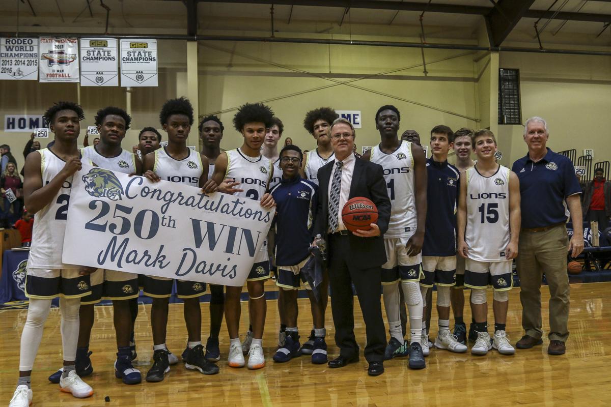 Davis Gets His 250th Win Sports Waltontribune Com