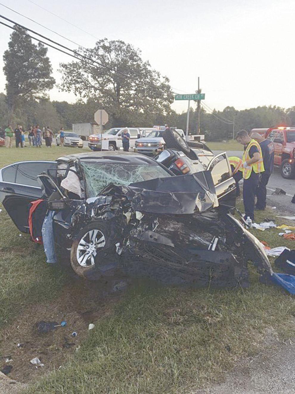 Eight hurt in wreck Communities