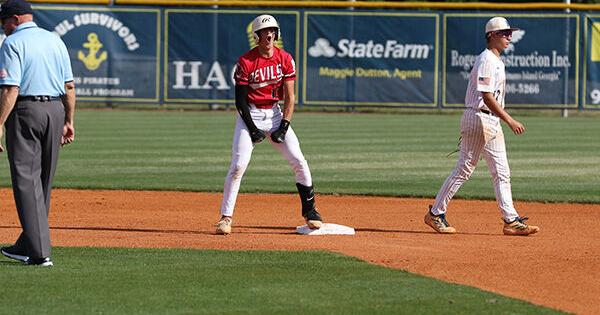 Red Devils plunder Pirates in Golden Isles