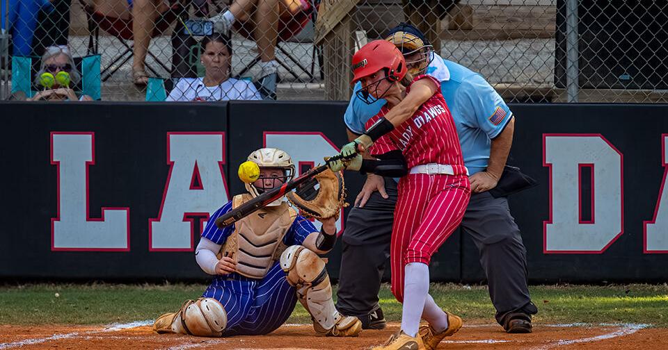 Diamond Dogs battle back to beat Lady Hurricanes