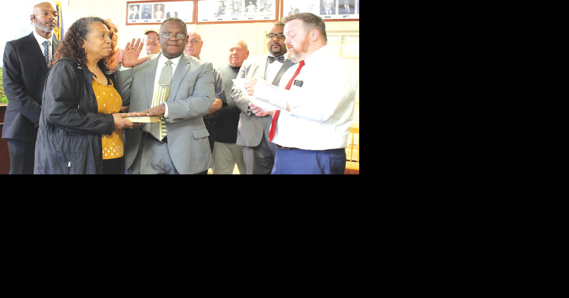 New police chief takes oath of office | News | warrenrecord.com