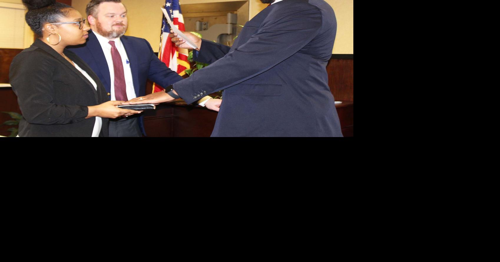 Police chief takes oath of office | News | warrenrecord.com