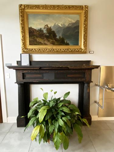 Warrenton Town Hall Jacob Holt mantle.jpg
