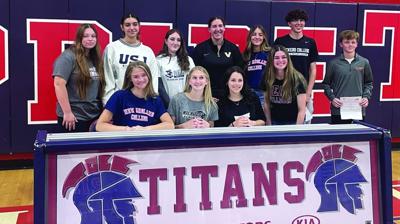 11 Titans sign college letters | Sports | warwickonline.com