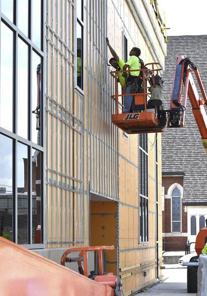 Construction resumes on county annex