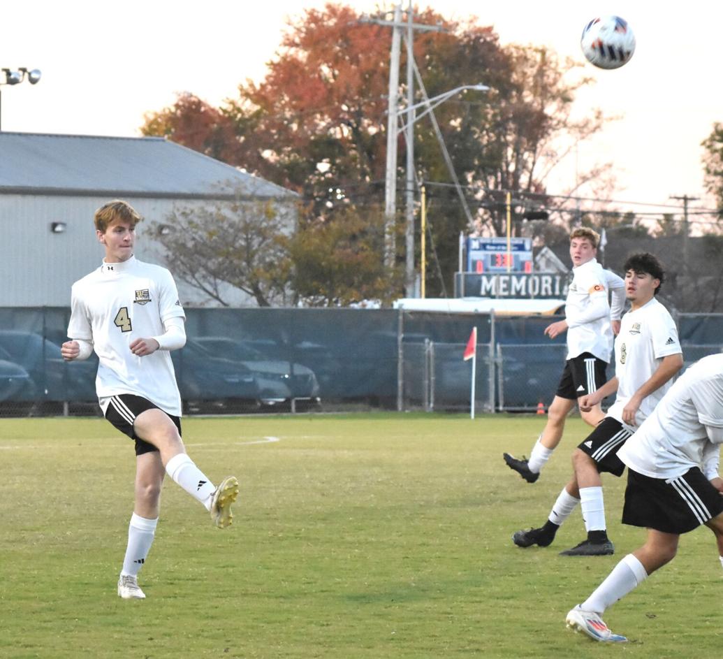 No. 1 Memorial nips No. 9 Hatchets, 20 Local Sports