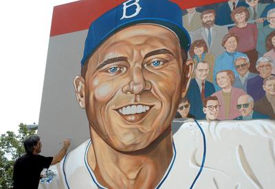 Mural honors Gil Hodges, Local News