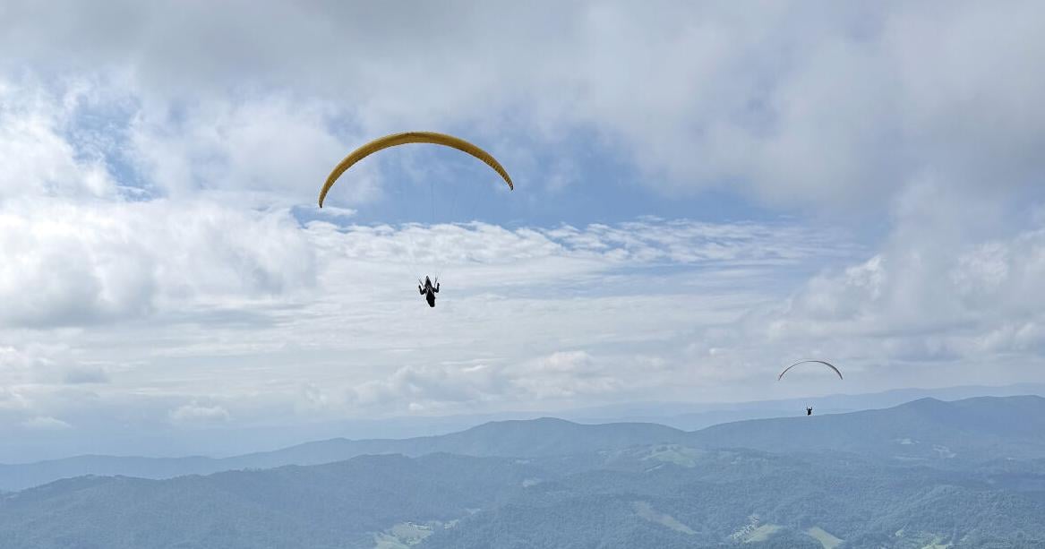 Flyers soar through the sky at Tater Hill Open