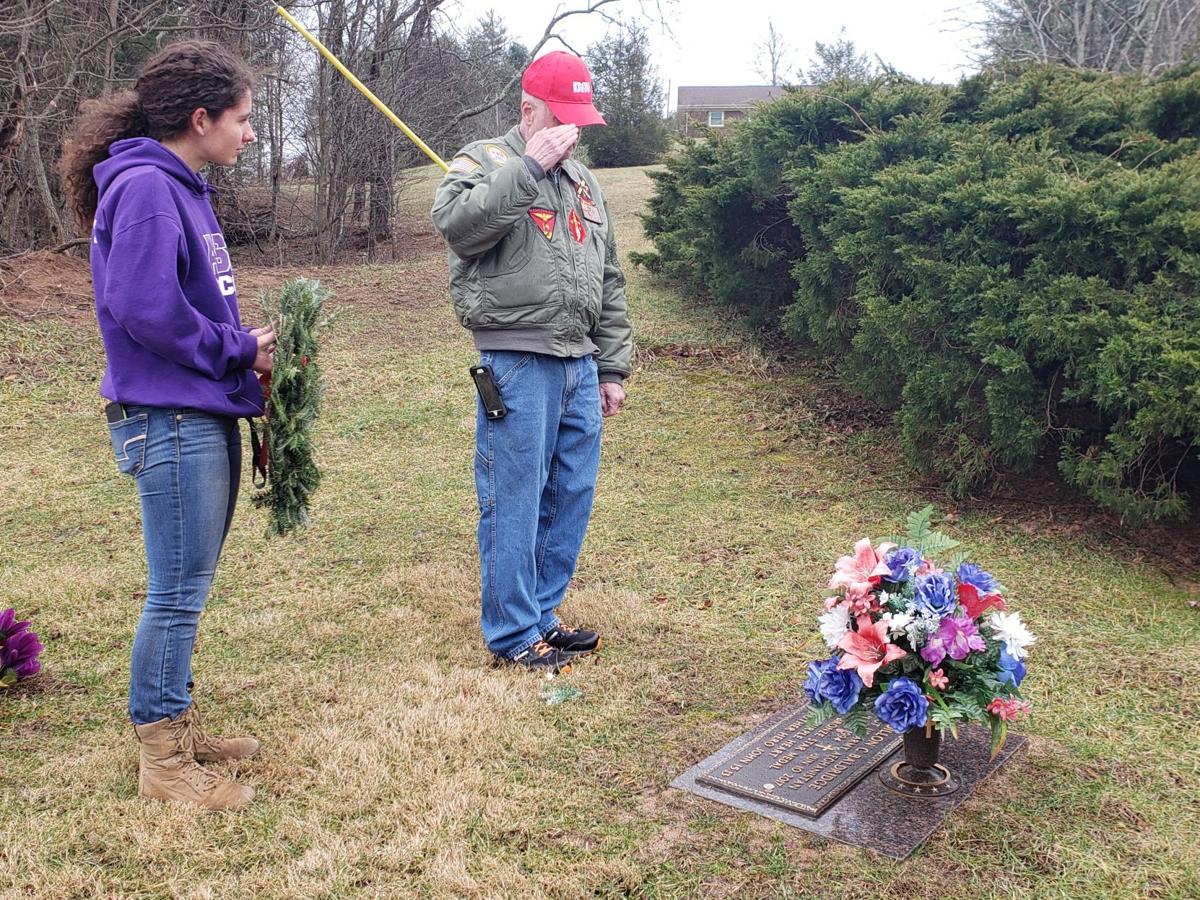 Ashelawn Honors Veterans With Christmas Wreaths Community Events