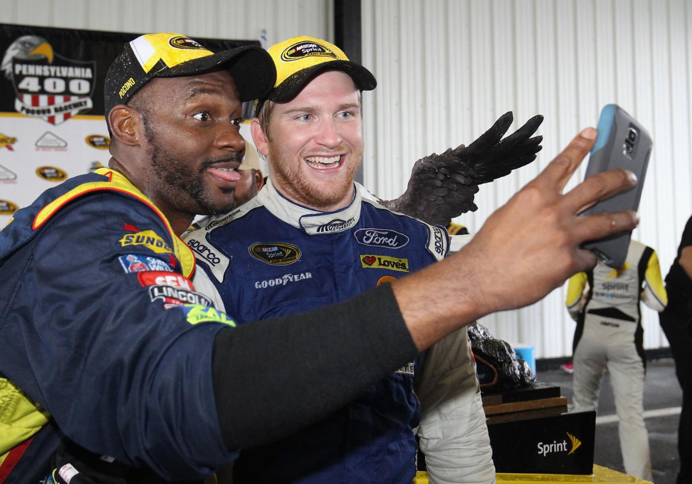Former Mountaineers reunite as members of NASCAR pit crew ...