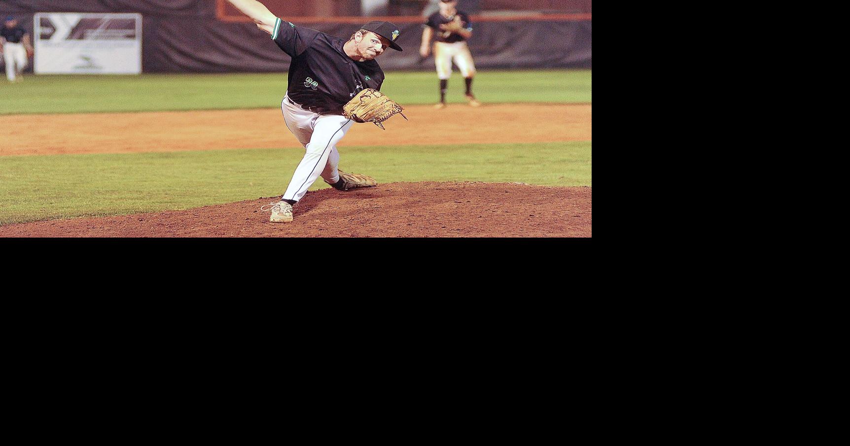 Moonshiners split light week on the diamond