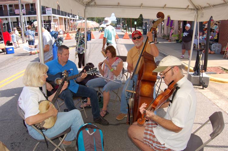 Carolina in the Fall Festival attracts 6,500 to Wilkesboro Blowing