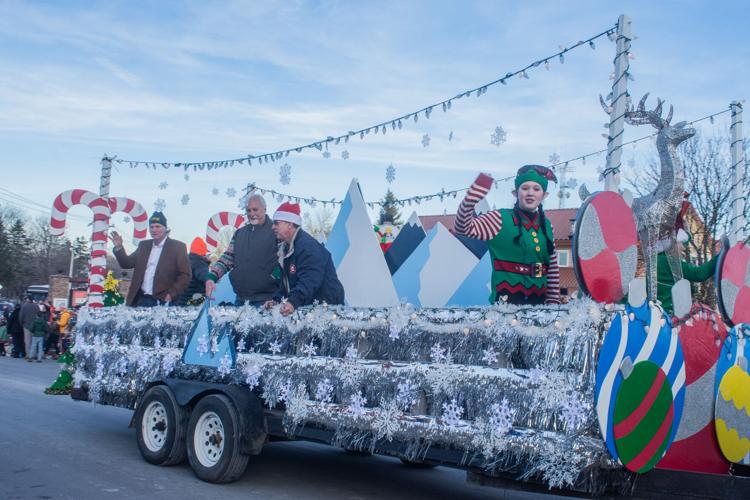 Beech Mountain enjoys Christmas Parade Community