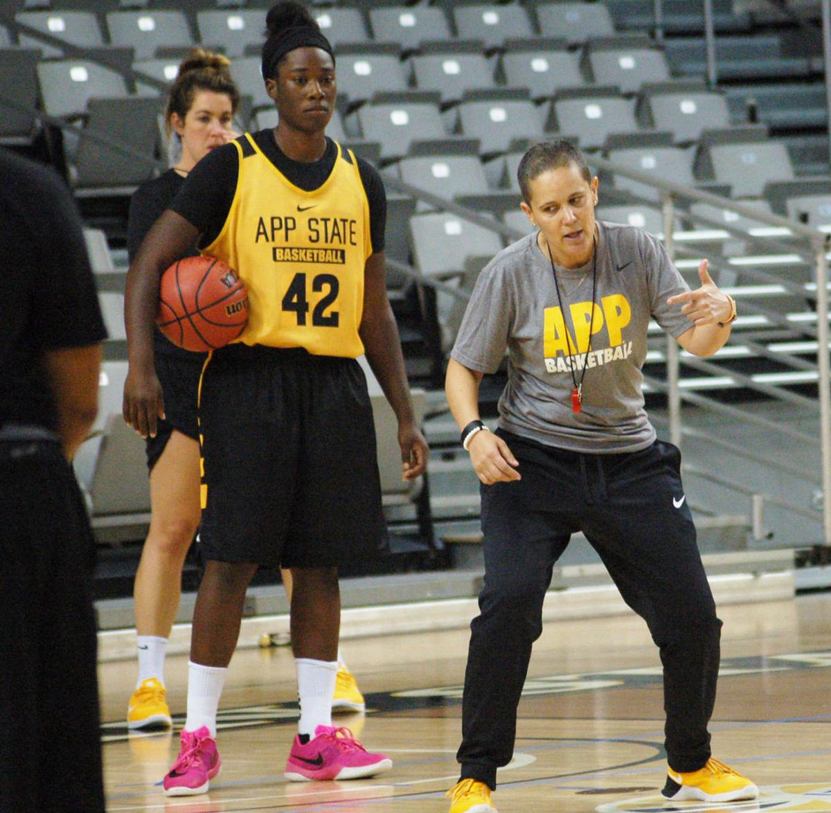 Little Rock Coach Makes Gracious Gesture To App State S Elderkin