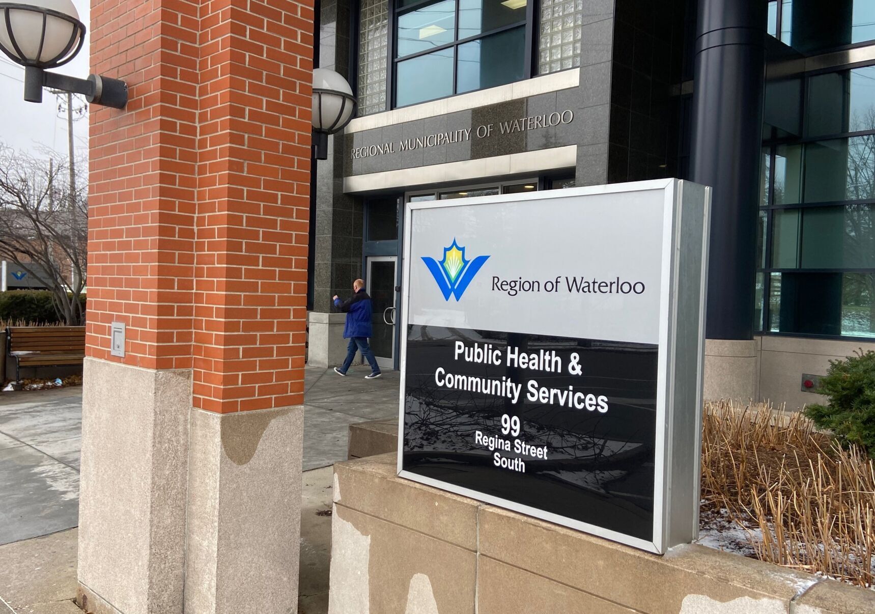 Region adding clinics for third dose vaccines in Waterloo