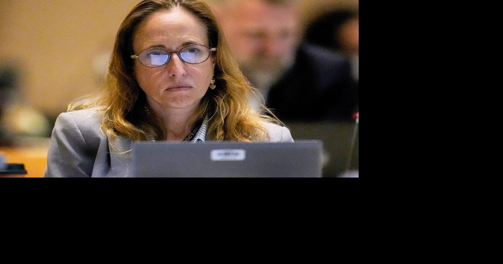 Top FDA drug official trying to hire friend who seeks bold new warning on antidepressants