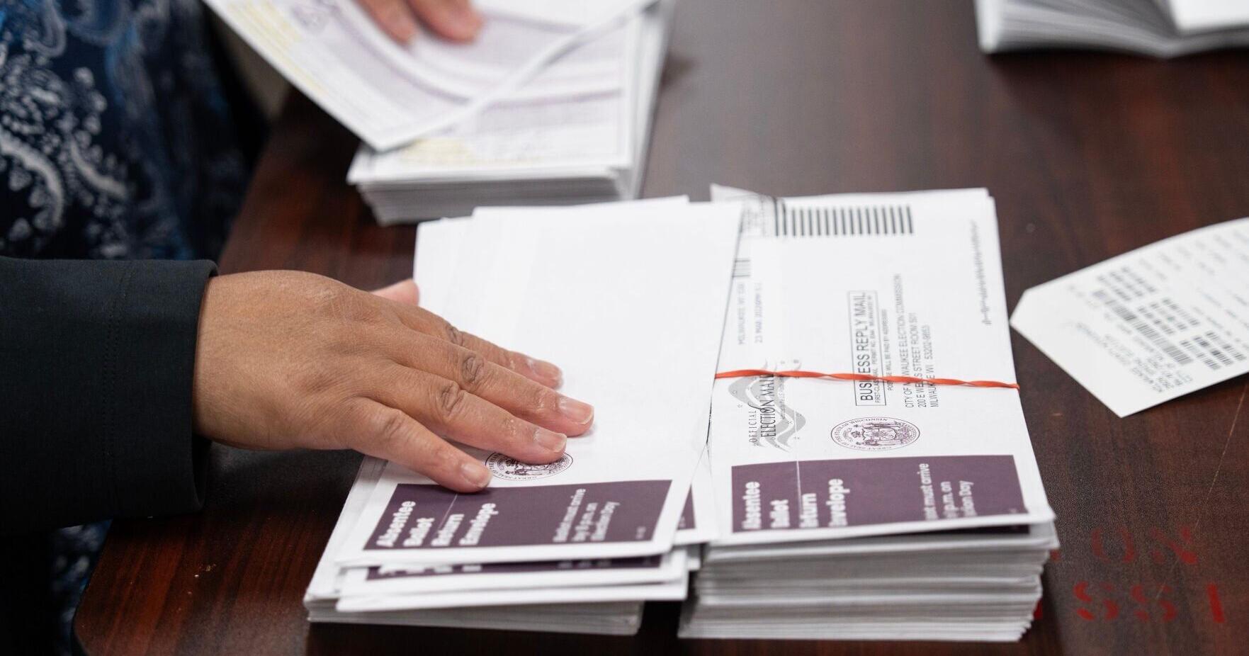 US judge again blocks Postal Service mail - in voting rule