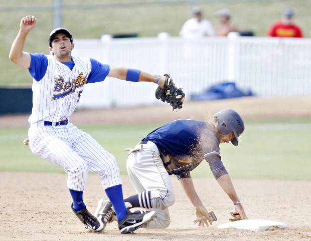 Dogs Down Bucks - Mankato MoonDogs