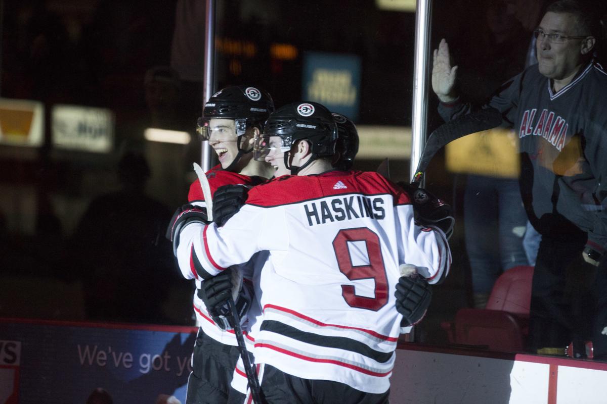 122819kw-black-hawks-hockey-03