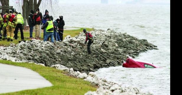 Body found inside vehicle pulled from Mississippi River