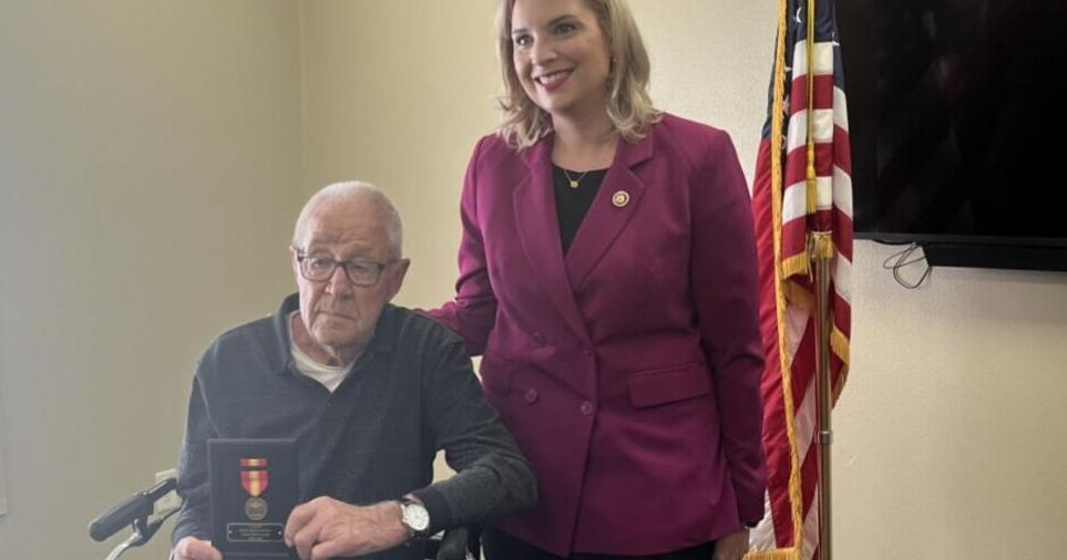 Hinson honors Waverly veteran with National Defense Ribbon - Vimarsana News
