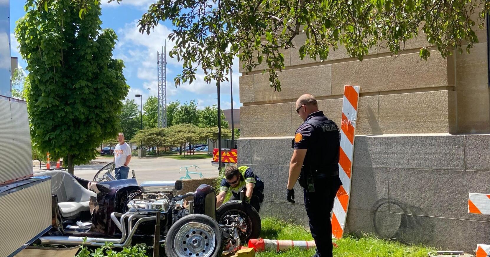Man crashes hot rod into library moments after purchase - Vimarsana News