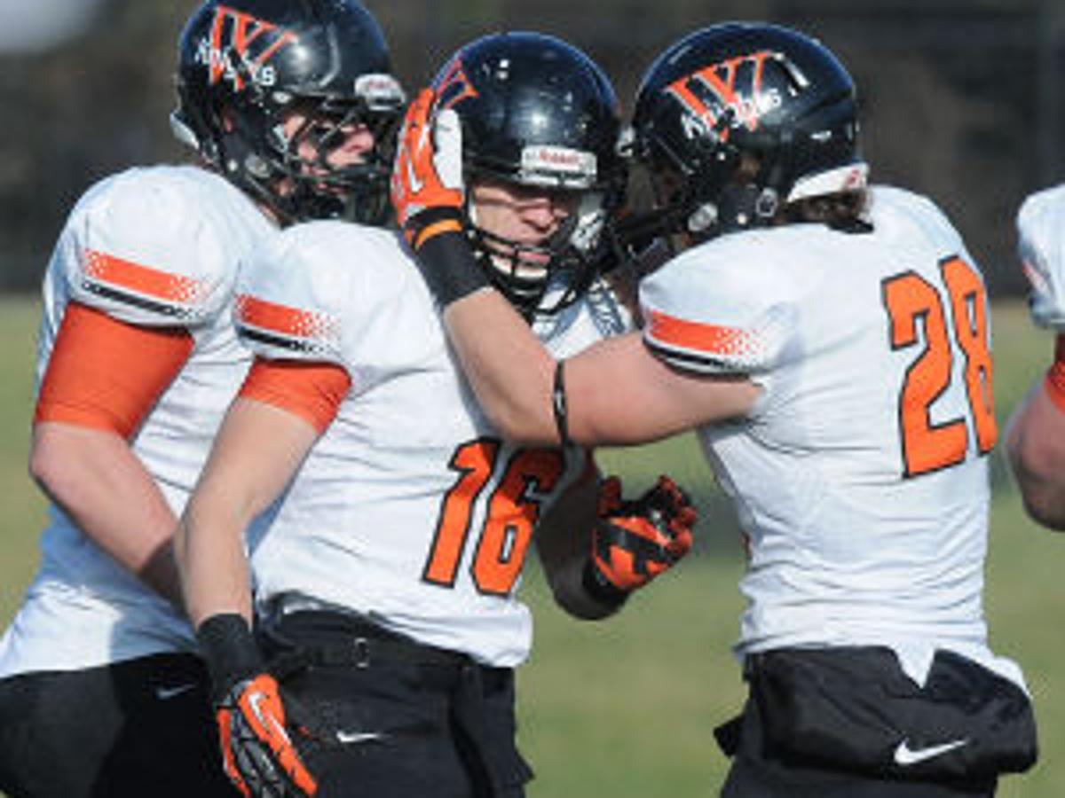Ncaa Playoffs No 1 Whitewater Stuns No 5 Wartburg In Fourth