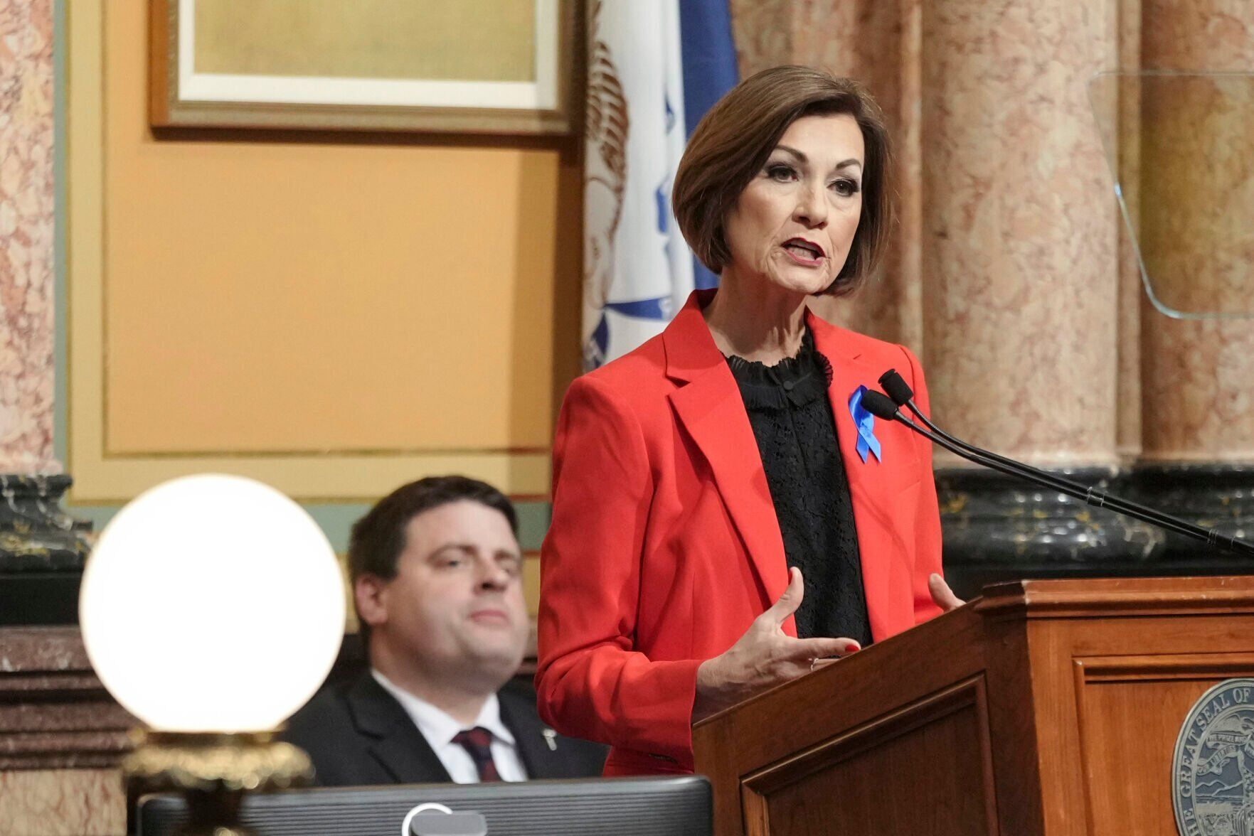 Gov. Reynolds responds to Siouxland concerns about AEA bill - Vimarsana News