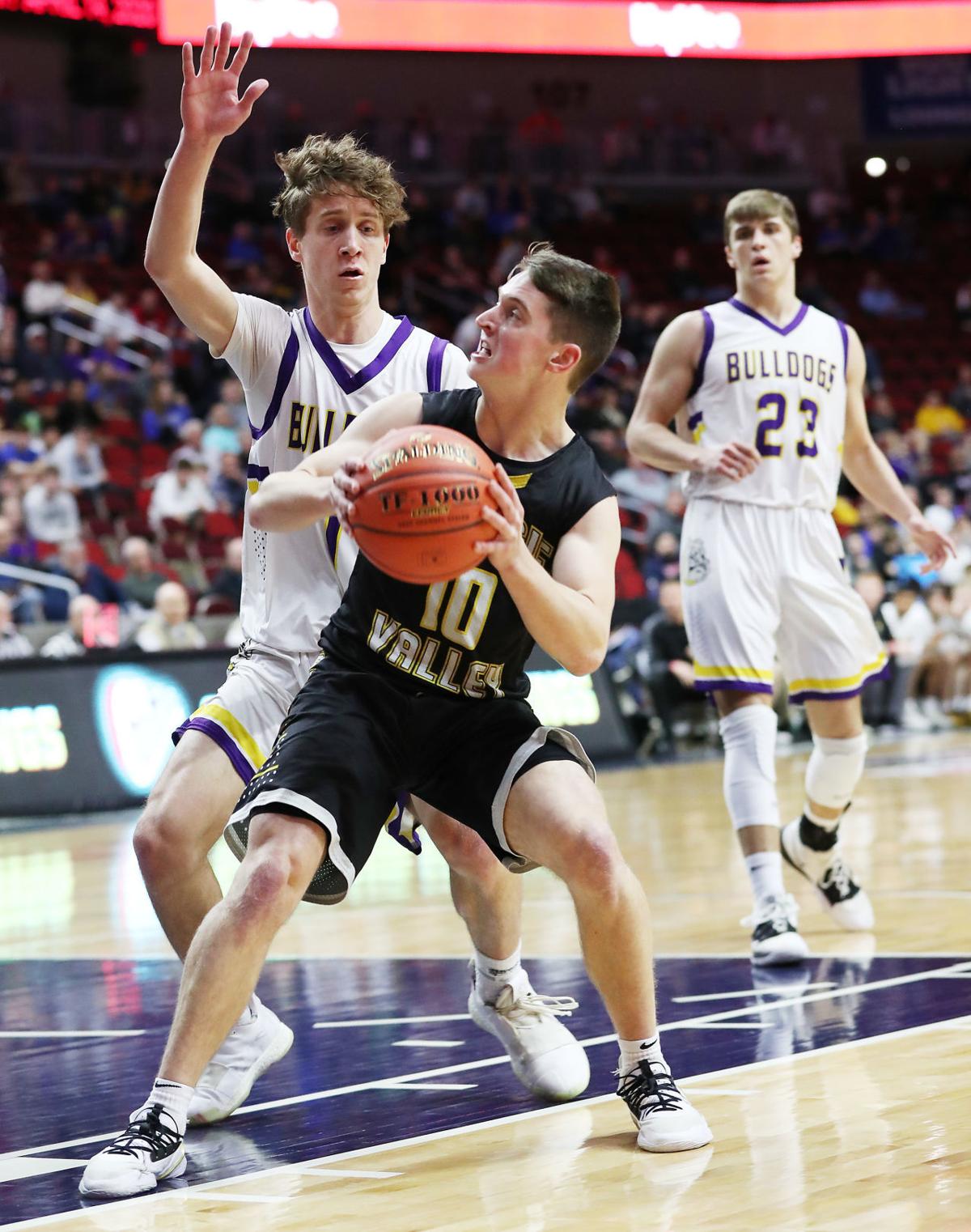 Wapsie Valley Shocks Top Seeded Lake Mills Basketball