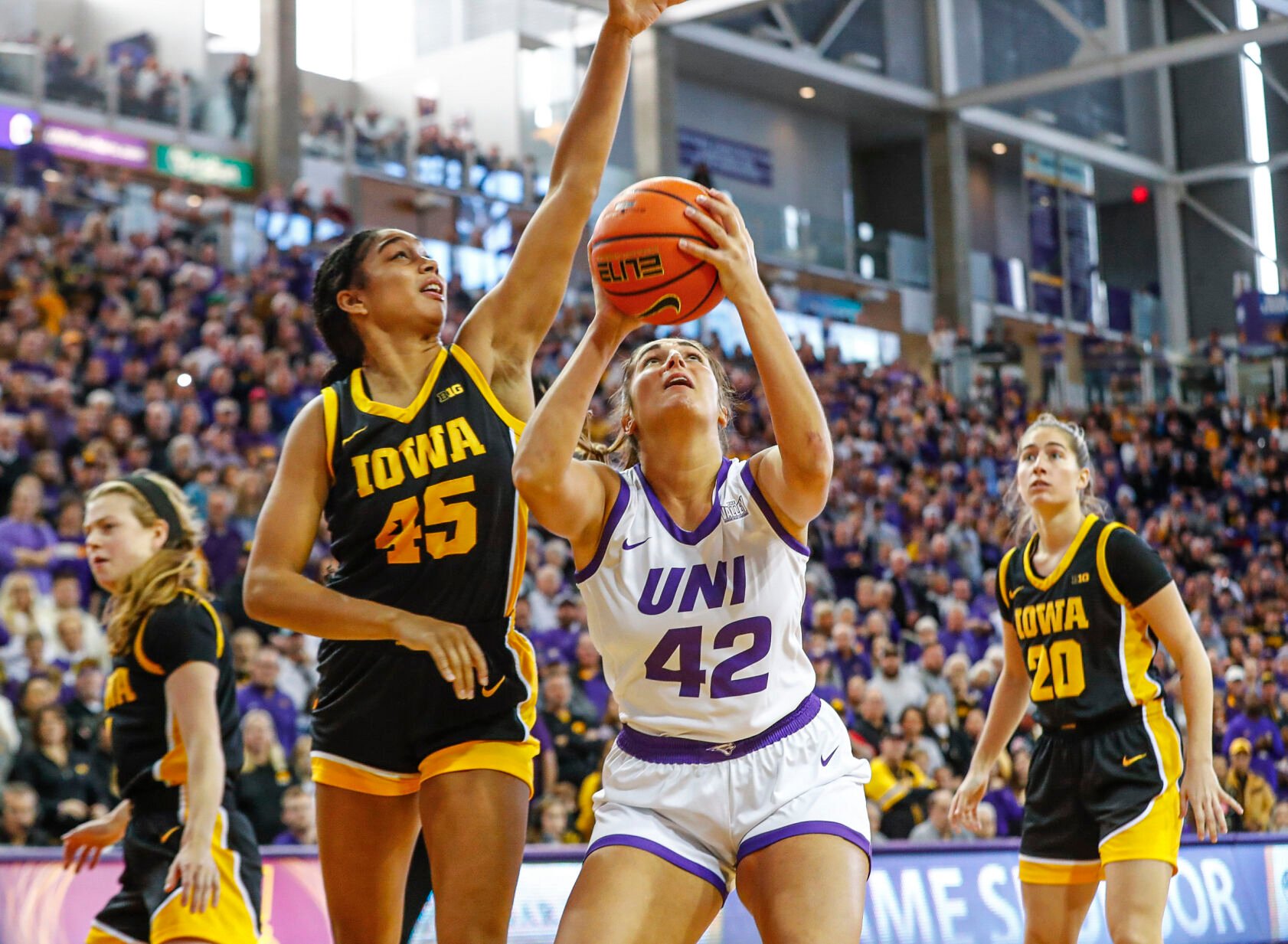 Boffeli Returns, UNI Women Roll Valpo