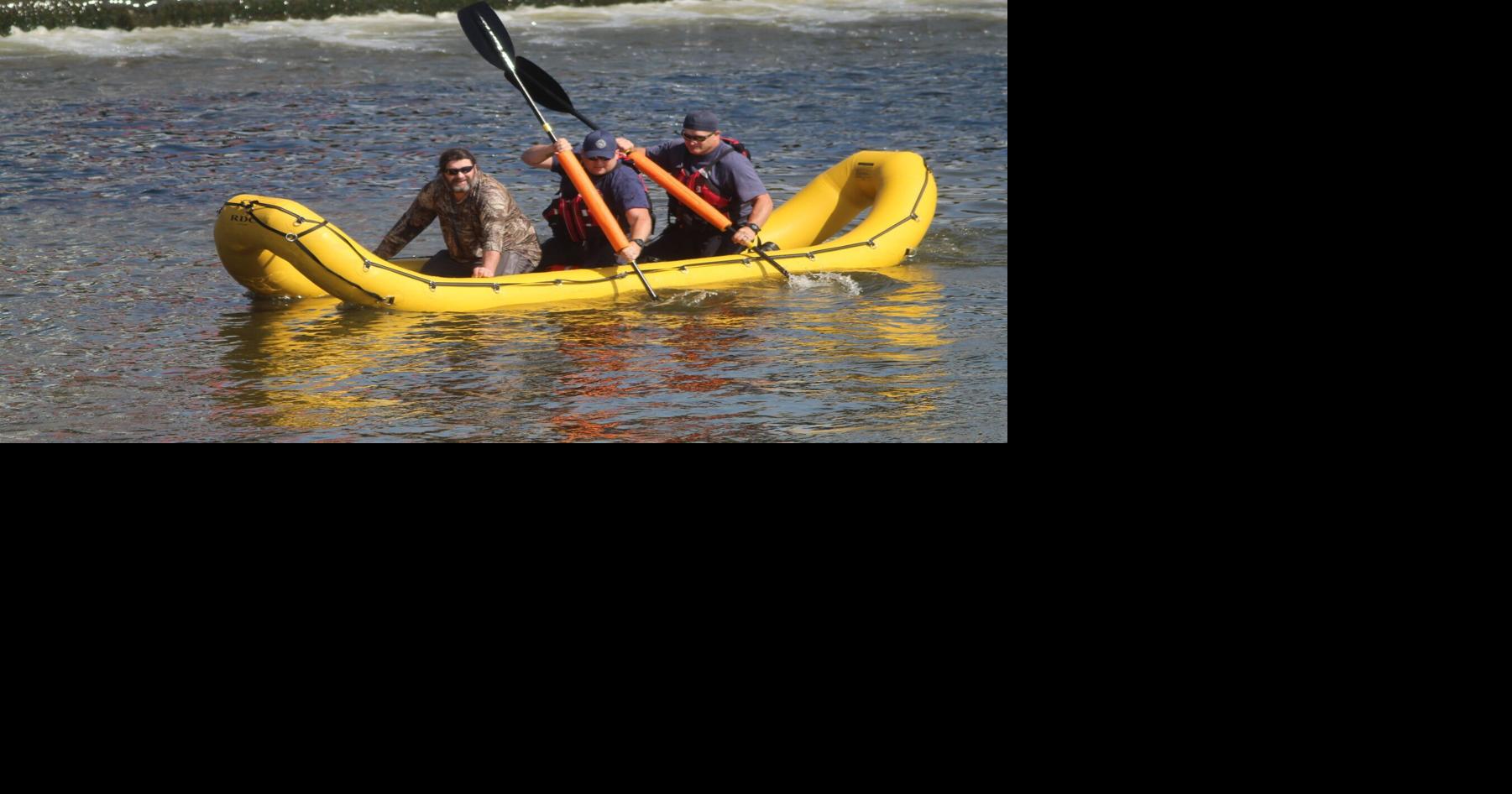 Two rescued from Cedar River in Waterloo after boat capsizes