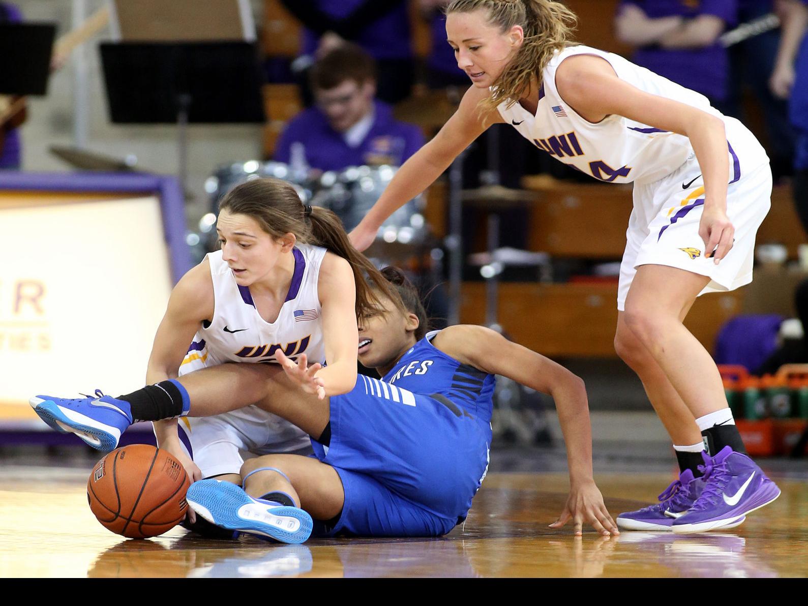 College Women S Basketball Uni Overcomes Slow Start To Defeat