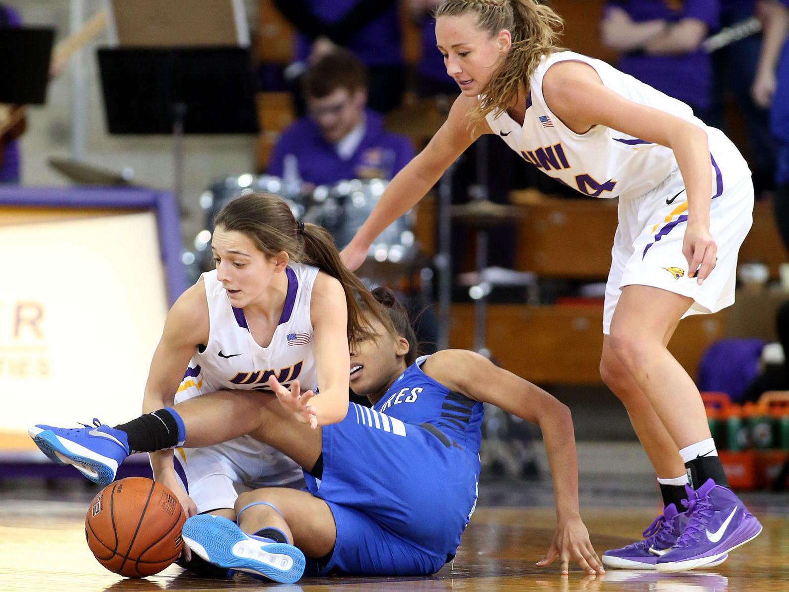College Women S Basketball Uni Overcomes Slow Start To Defeat