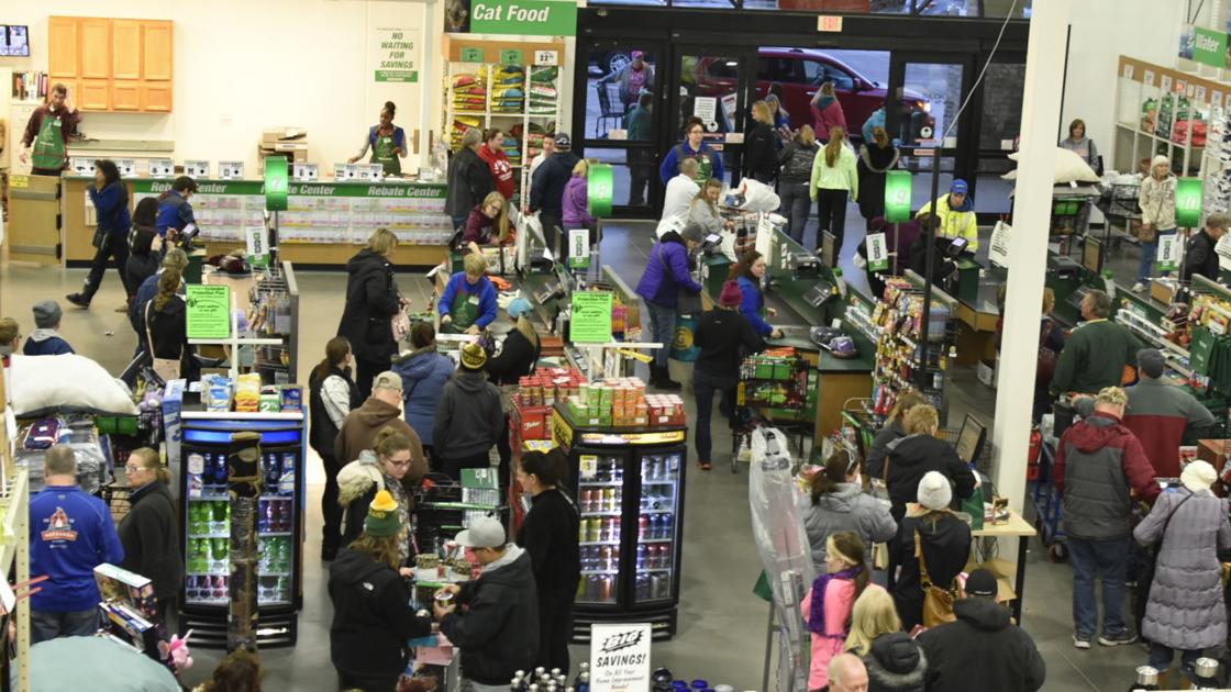 Black Friday holiday shopping deals bring crowds (PHOTOS) | Business - What Time Can You Start Black Friday Shopping In Ct