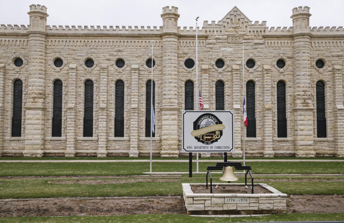 Prison Staff Killed Iowa