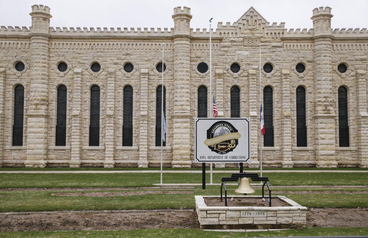 iowa department of corrections staff