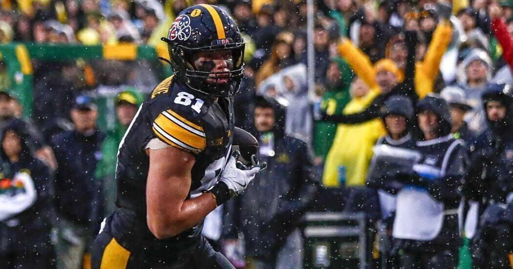 What NFL comp did rising Iowa tight end get from Hawkeyes offensive coordinator?