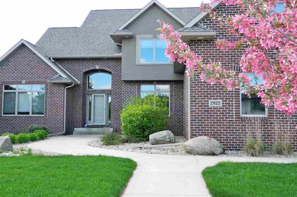 5 Bedroom Home in Cedar Falls 629,900