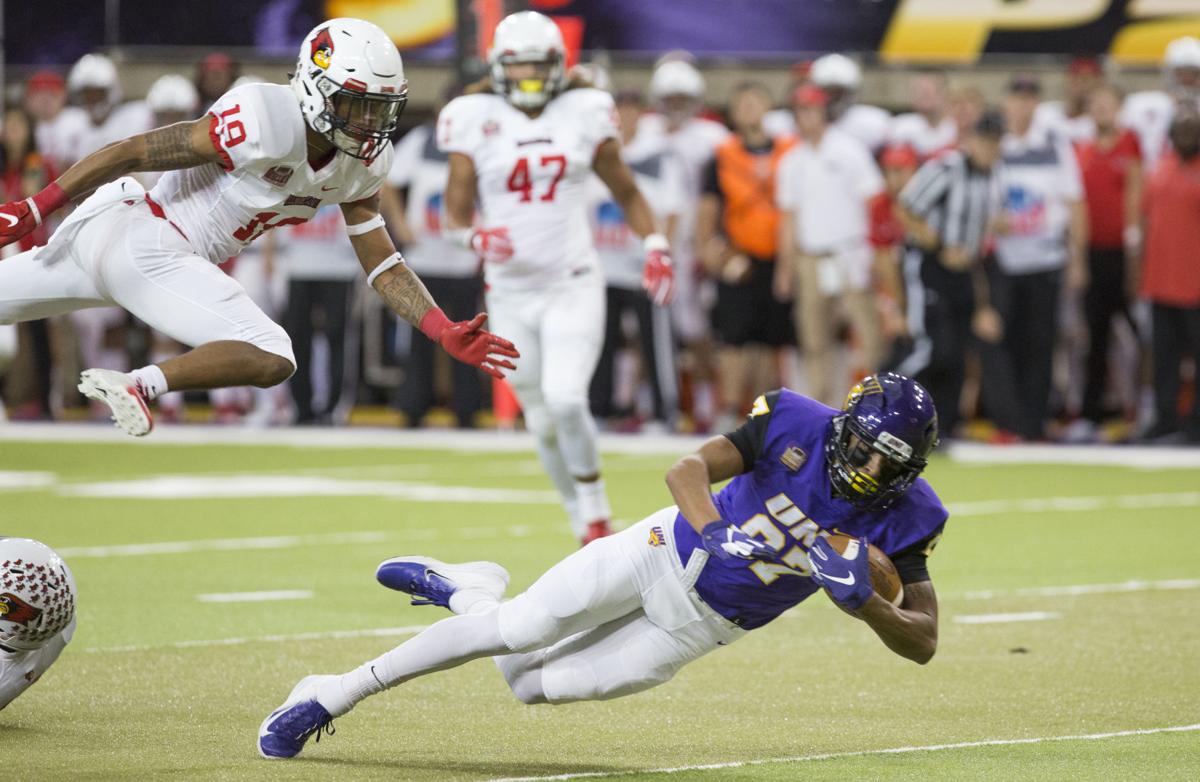 College Football Uni Dominant In 26 16 Win Over No 14 Illinois