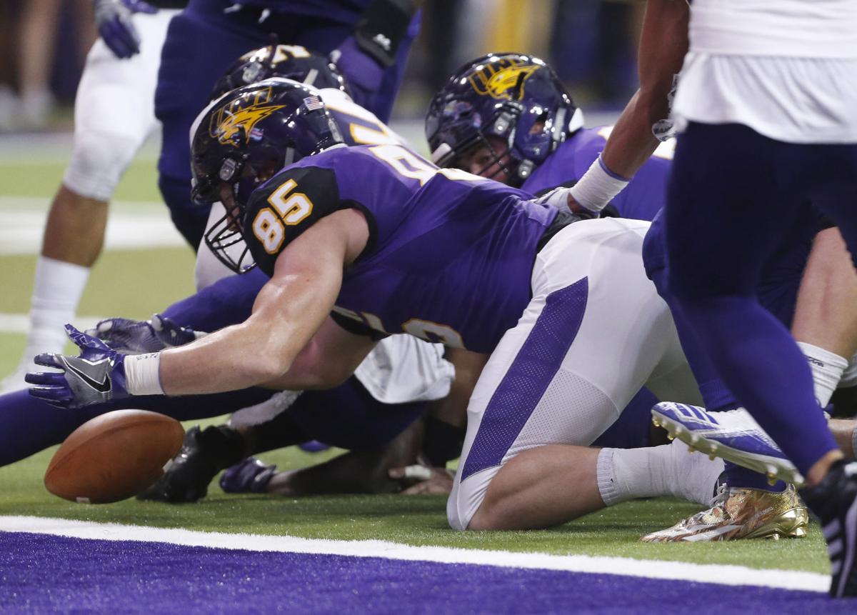 100717mp-uni-wiu-fb-1