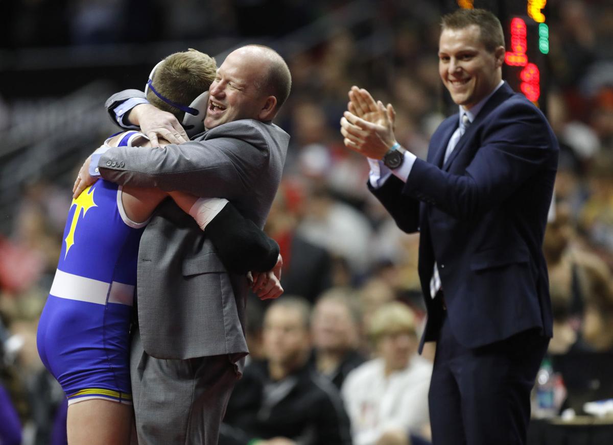 Pair of Iowans pick up National Wrestling Hall of Fame Awards