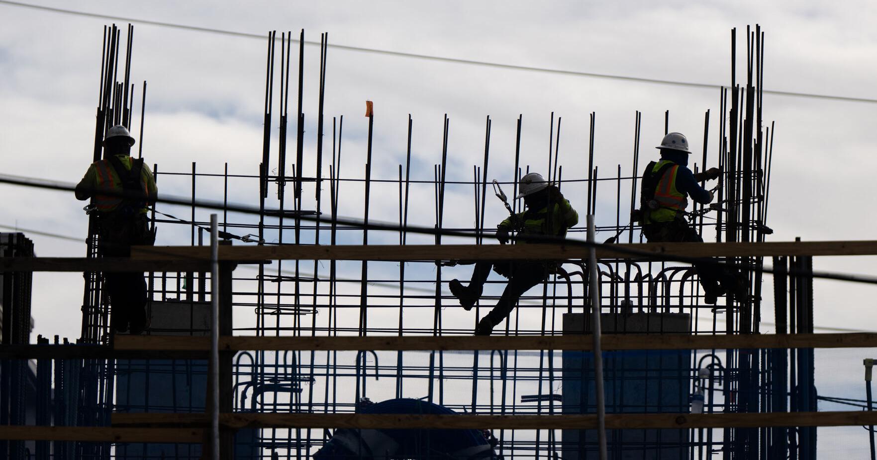 Many states decline to require water breaks for outdoor workers in extreme heat - Vimarsana News
