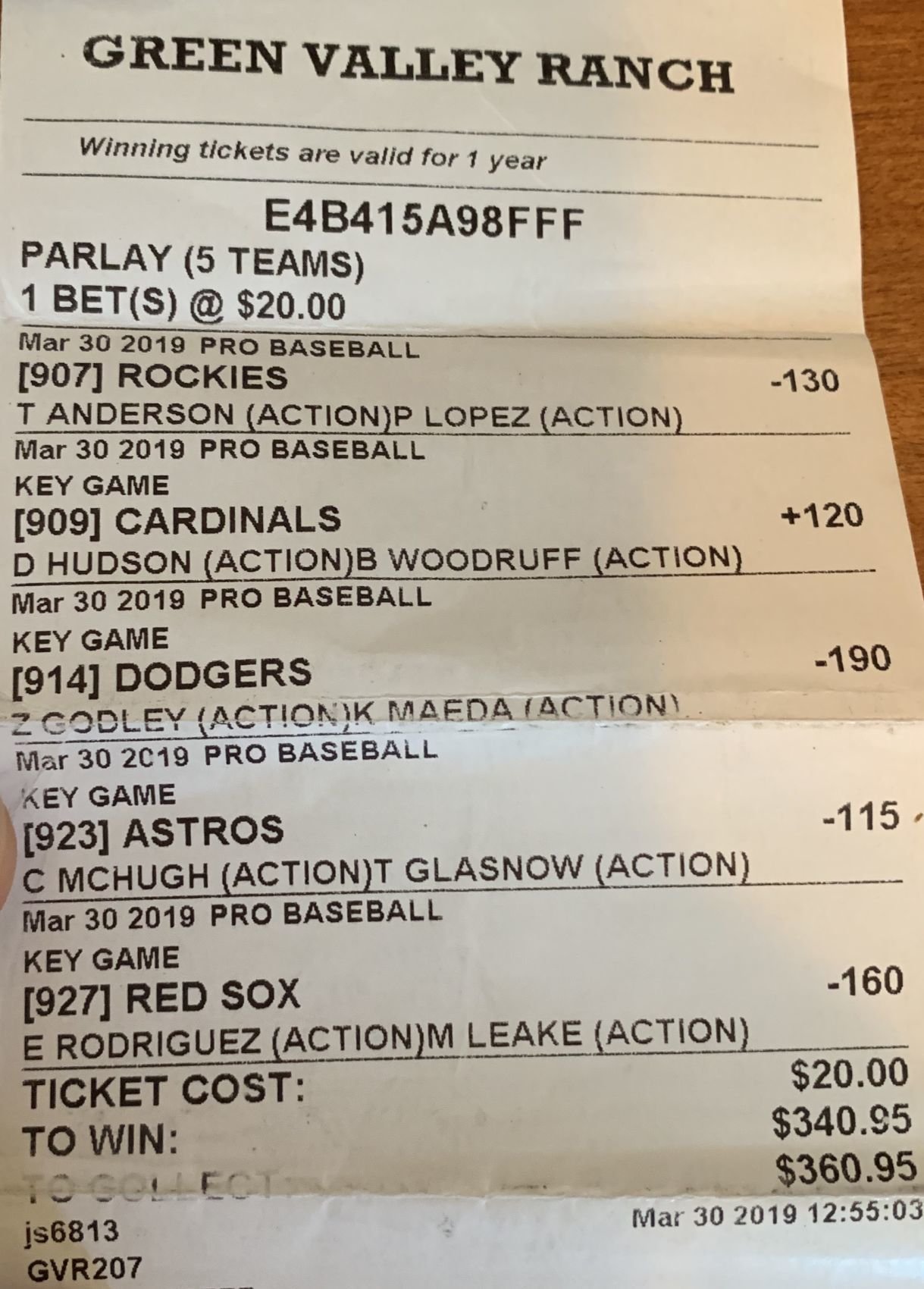 parlaying bets sports