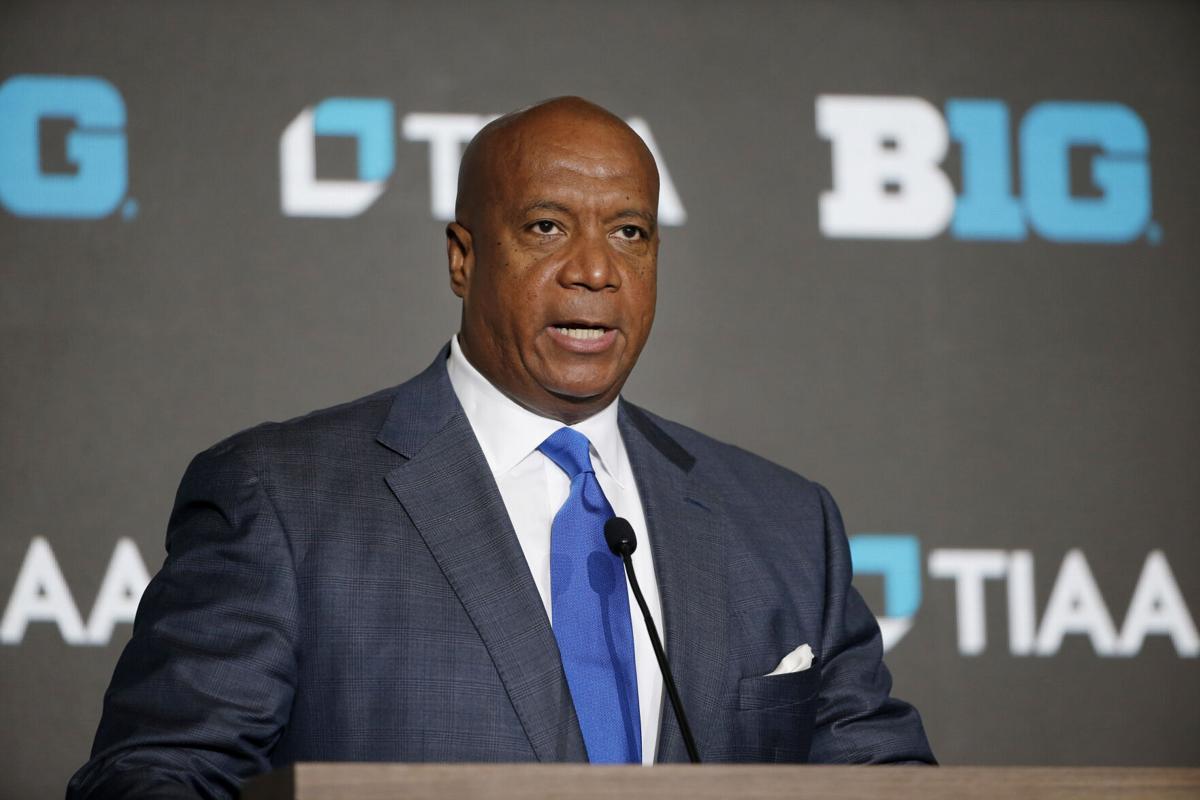 Big Ten Commish Warren leaves for Bears' post