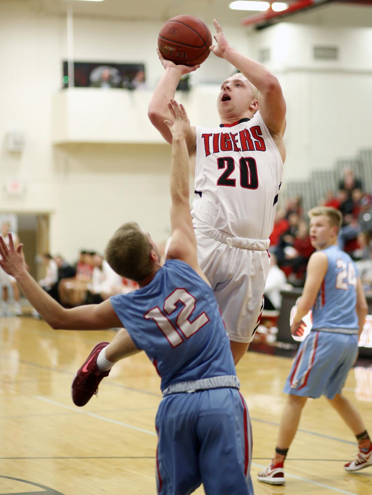 Prep Boys Basketball Green Drops In 31 Cedar Falls Downs Senior