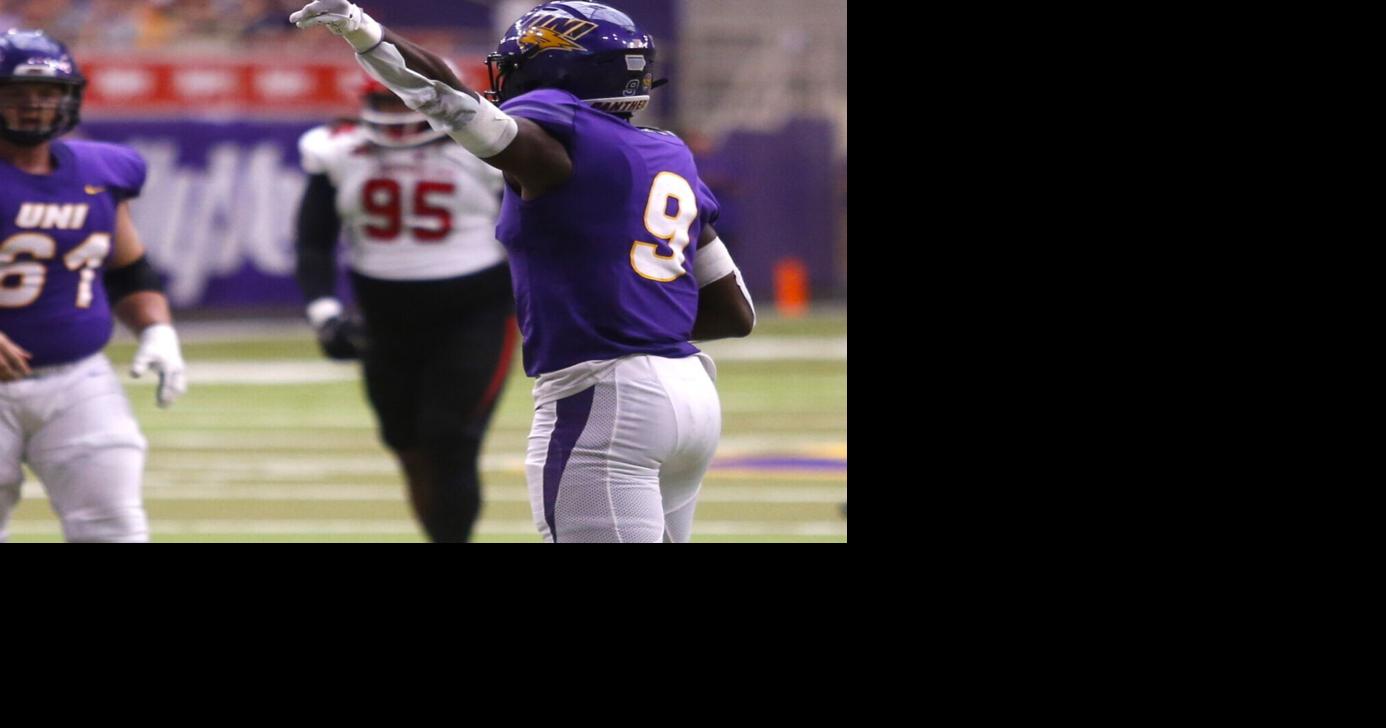 College Football: Buntin works way up from practice squad, becomes ...