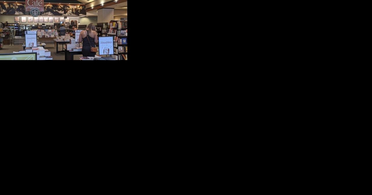Couiple opens The Nook bookstore on Cedar Falls' Main Street - Vimarsana News