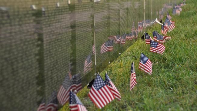 Traveling Vietnam wall rolls into Cedar Falls