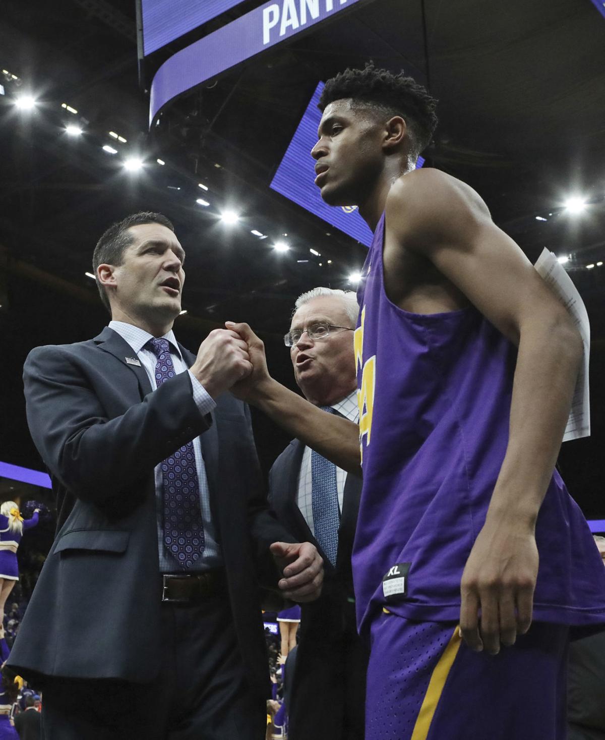 Mvc Tournament Uni Shuts Down Evansville 60 50 Men S