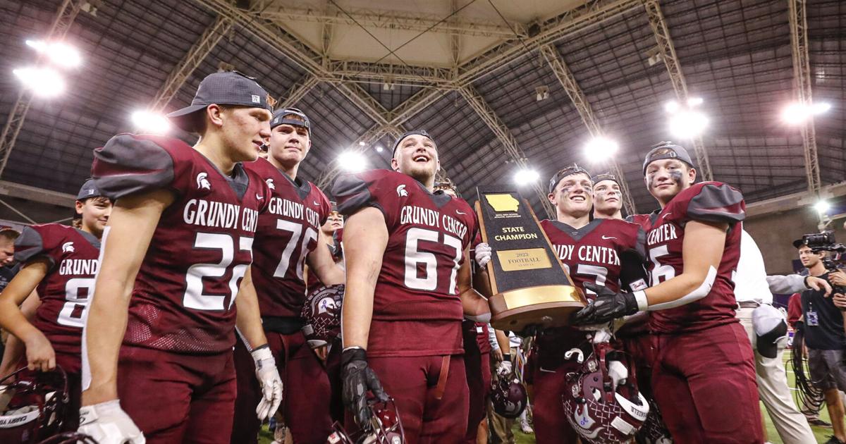 High School Football Which Grundy Center dynasty is better?